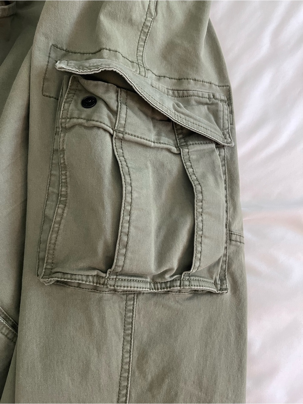 Old Navy Men's Olive Cargo Jogger Pants with Drawstring - Picture 11 of 11